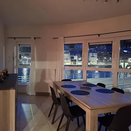 Avec Vue Sur Meuse アパート *